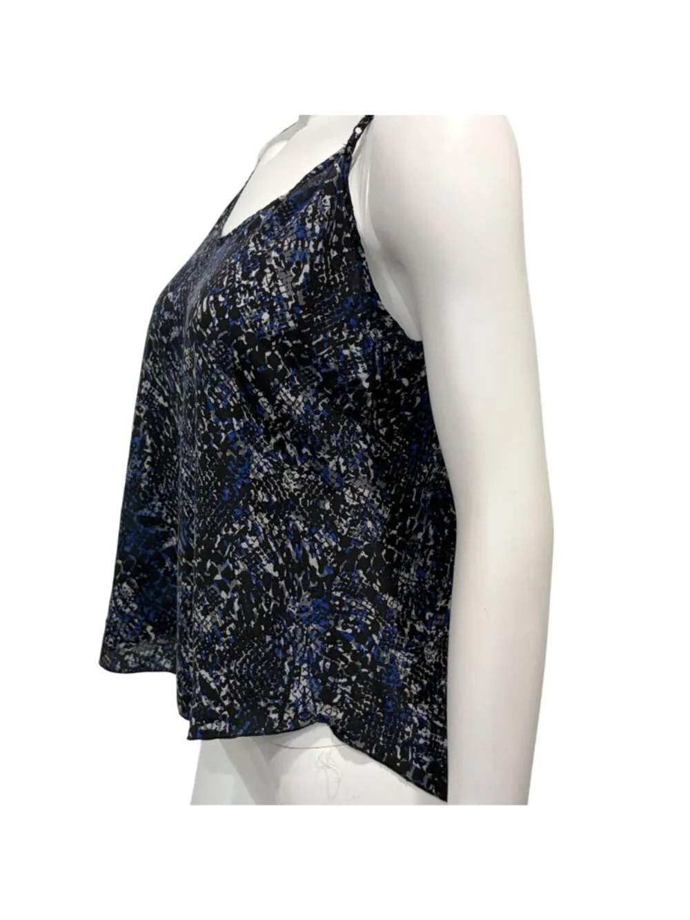 Under Wilfred Aritzia 100% Silk Camisole Top Size M Adjustable Straps Lightweigh